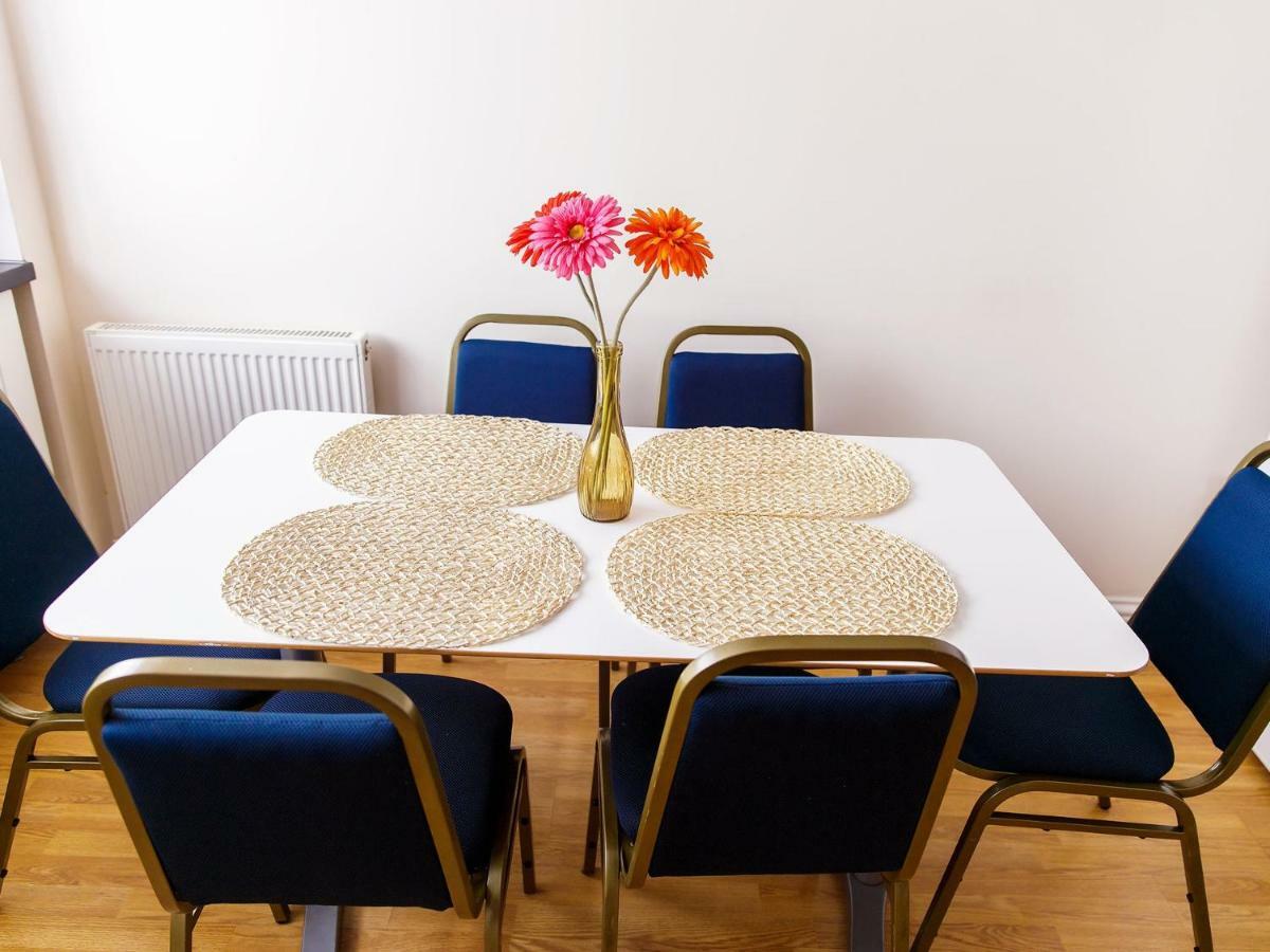 Mandeville Rooms Northolt  Room photo